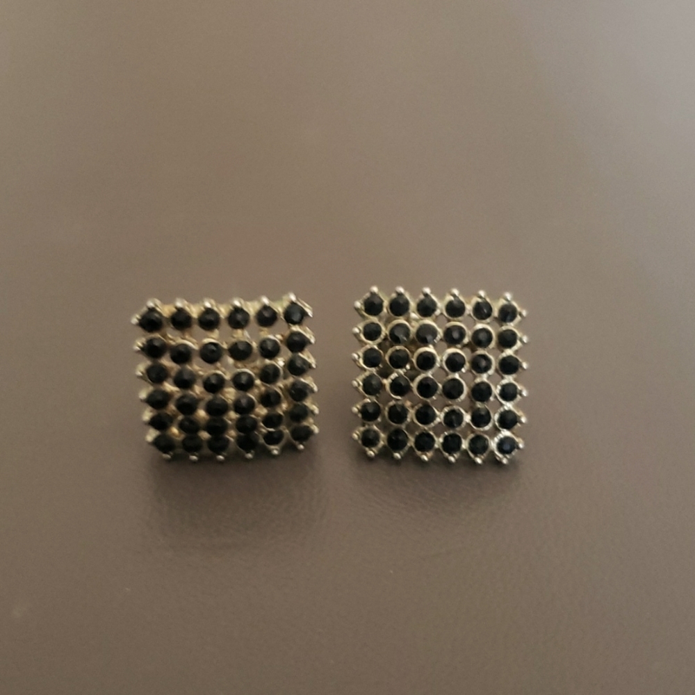Bundle fashion earrings.